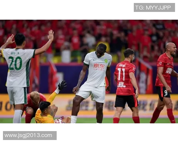 北京国安迎战深圳佳兆全力争胜展现球队实力与斗志